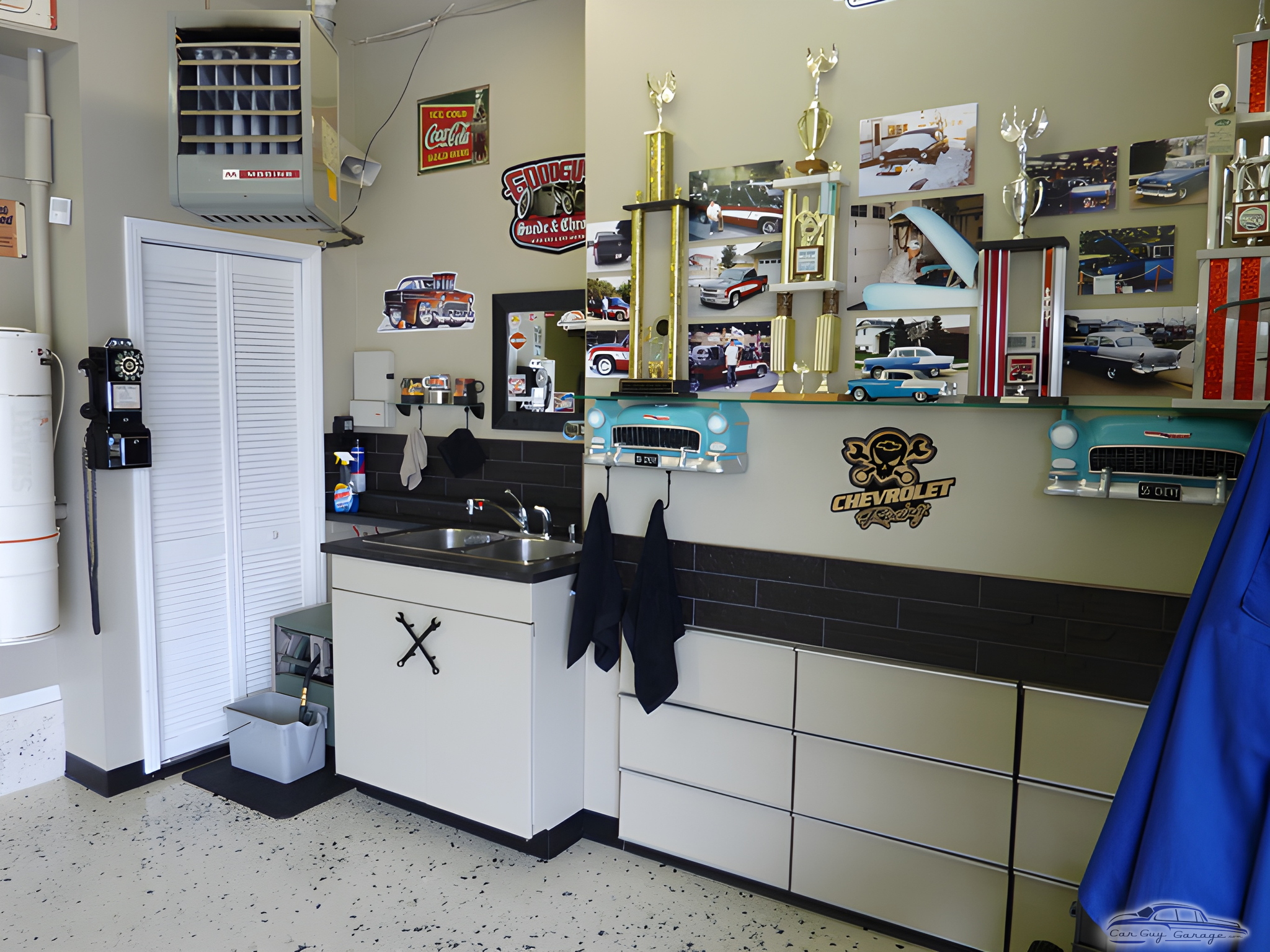 Classic Car Garage with Sink, Cabinets, and Trophies - Glen from Chicago, IL