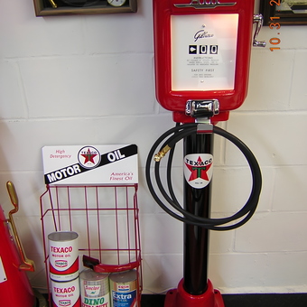 Vintage Texaco Air Pump and Oil Can Display - Vincent from Bayside, NY