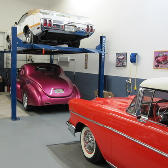 Classic Car Garage with Auto Lift and Decor - Jim from Palm City, FL
