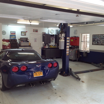 Clean garage with car lift, tool chests, Corvette - Joe from Brasher Falls, NY