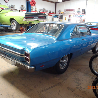 Classic Car Garage with Lifts and Mopars - Mopar Bill from Ft Worth, TX