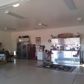 Garage with Diamond Plate Cabinets and Tool Chest - Tom