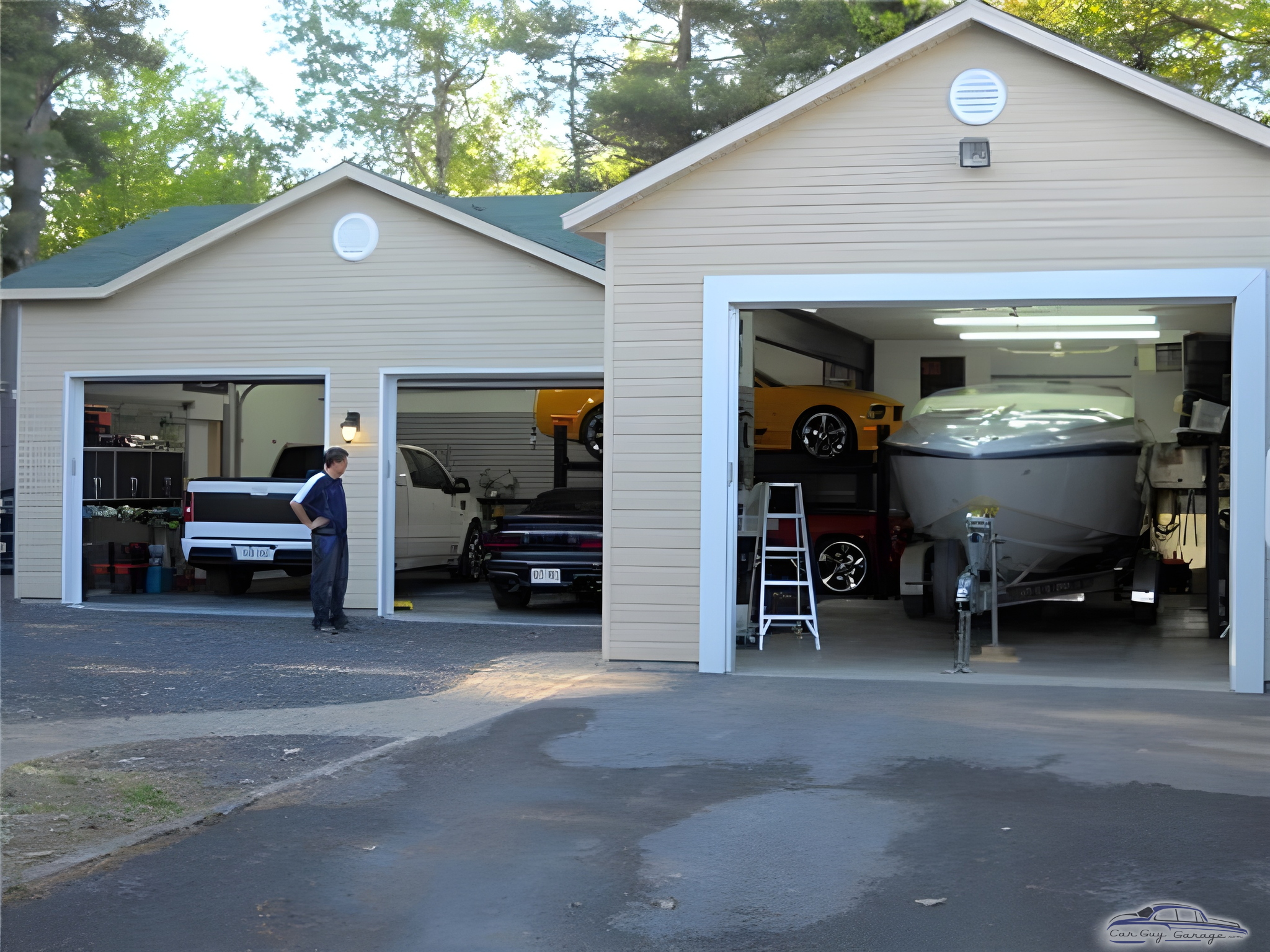 Spacious garage with car lifts, boat, and storage - Daniel from Quebec, Canada
