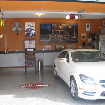 Custom garage with Harley decor, car lift, and pinball game - KEVIN from LEBANON, OH