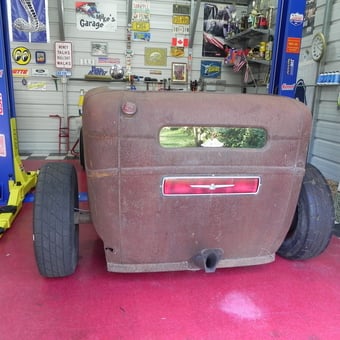 Classic Hot Rod in Decorated Garage with Car Lift - Beth from Cocoa, FL