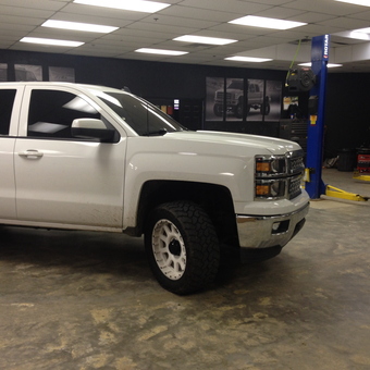 Spacious garage with truck and two car lifts - Ryan from Alma, AR