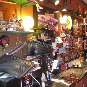 Garage with Car Mats, Signs, and Memorabilia - Lance Jones from Saint Cloud, FL
