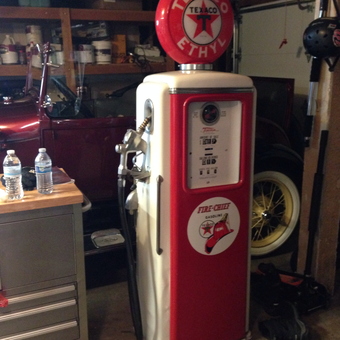 Vintage Texaco Gas Pump Decor in Classic Garage - Dave L from Kirkland, WA