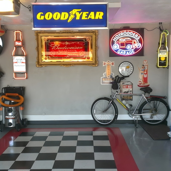 Retro Garage Signs and Decor with Checkered Floor - Glen from Plantation, FL