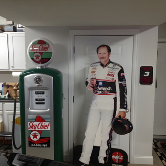 Vintage Texaco Gas Pump and Racing Decor - Art D from Versailles, KY