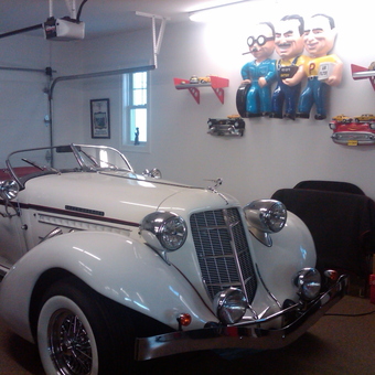 Classic Roadster and Car Decor in Garage - Steve from Seabrook, NH