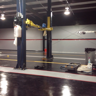 Professional garage with car lift and epoxy floor - Martee from Grand bay, AL