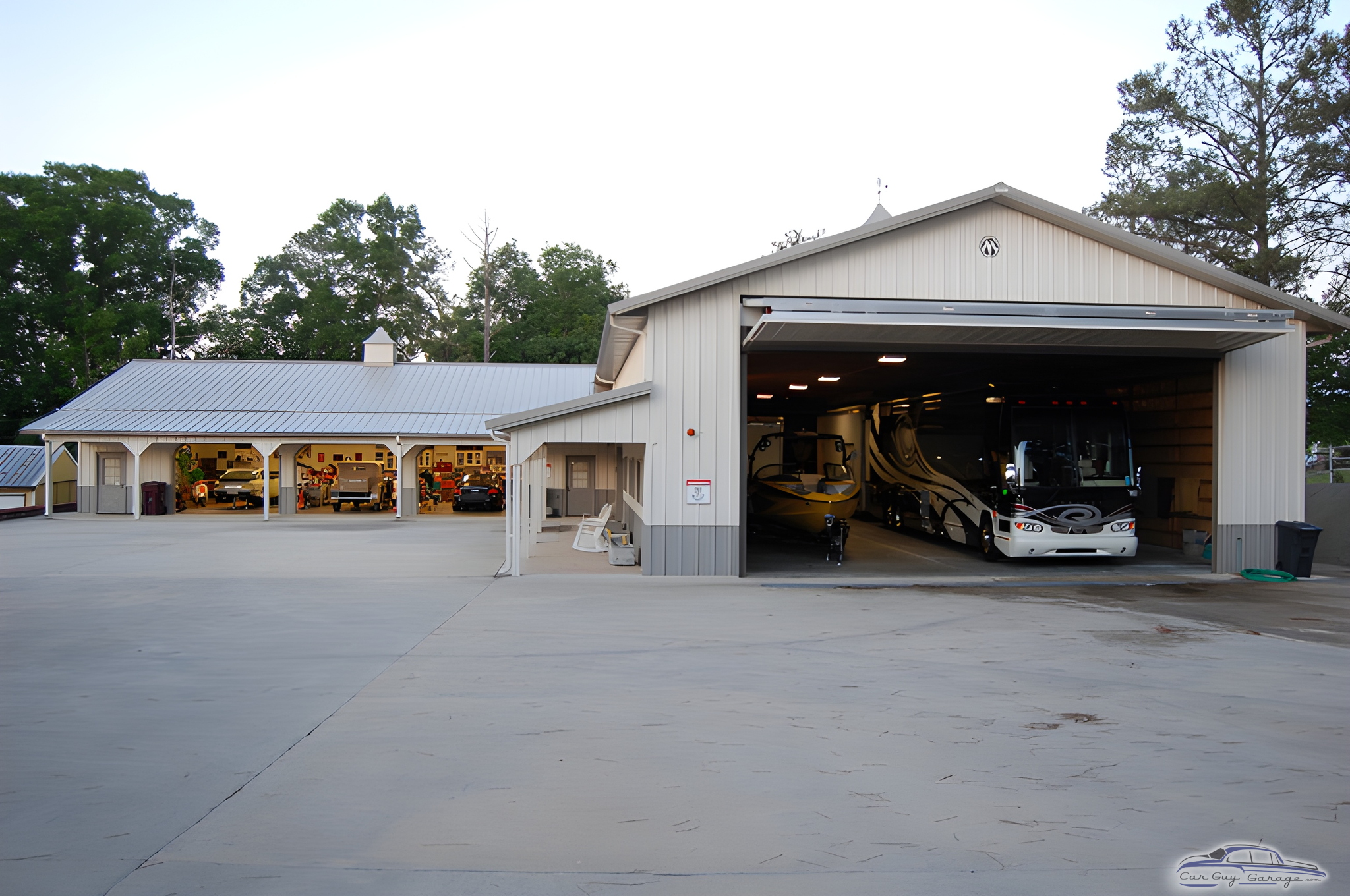 Spacious Multi-Bay Garage With RV And Boat Storage - Jeff from Birmingham, AL