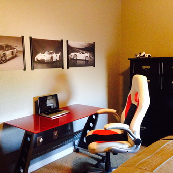 Auto-Themed Preteen Room with Racing Desk and Chair - Preteen auto-themed room