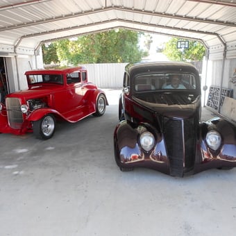 Classic Hot Rod Cars in Spacious Garage - Mercman