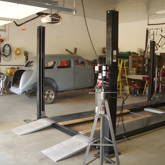 Spacious Garage with Car Lift and Tools - Paul from Darlington, PA