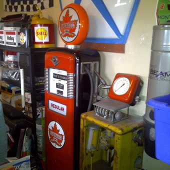 Vintage Supertest Gas Pump and Shell Can Display - maxy426 from Woodstock, Ontario