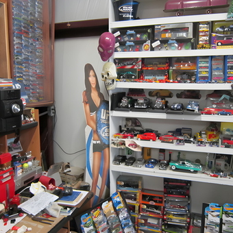Diecast Car Collection and Garage Decor Display - joe from Amargosa Valley, NY