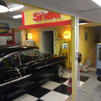 Classic Car Garage with Shell Decor and Bel Air - Dennis from Aurora, OR