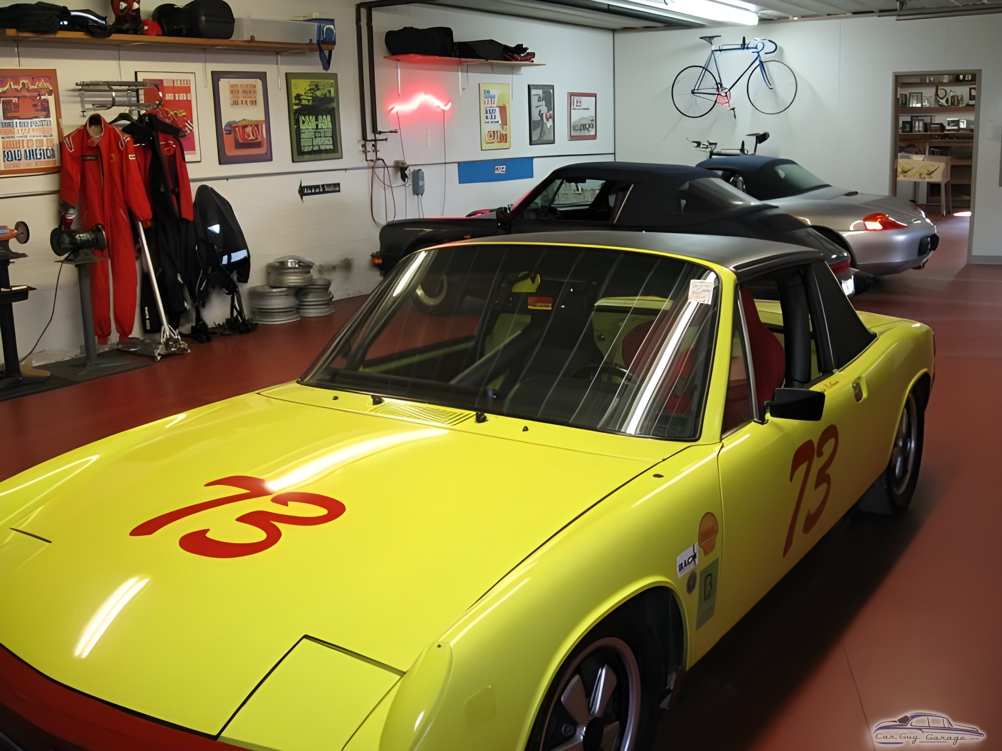 Classic car garage with racing decor and wall art - Peter from Barneveld, Wisconsin