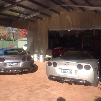 Corvettes in Spacious Garage with Tools and Lift - Aussie Bob from Picton, NSW. Australia