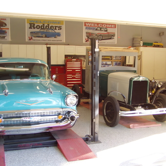 Classic Car Garage with Lift and Tool Cabinets - Skips from Palatine, Il