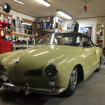 Classic Car Garage with Tool Cabinets and Storage - Knut from Sortland