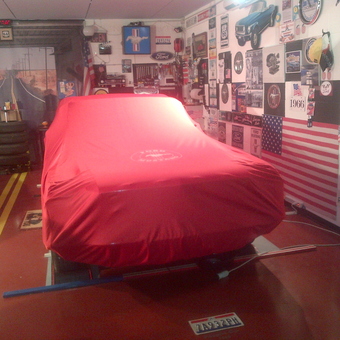 Classic Car Garage Decor With Red Cover and Wall Signs - BRA, ITAKY