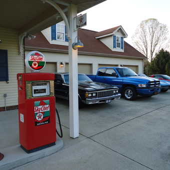 Classic Garage with Texaco Gas Pump and Vintage Cars - Cutlass Dan from Hurricane, WV