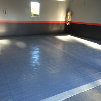 Clean garage with diamond plate flooring and hose reel - 135 from Richmond, Bc canada