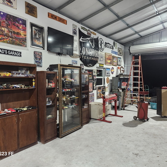 Classic Car Decor, Tools, and Diecast Display in Spacious Garage - Wayne from Georgetown, FL