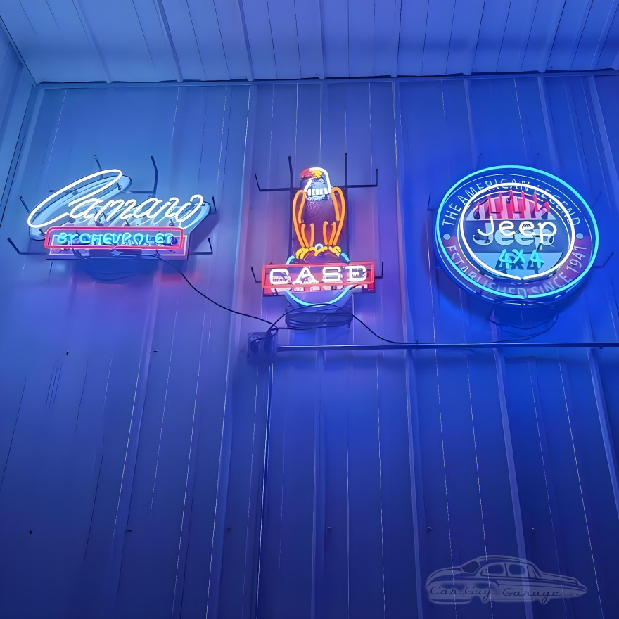 Case Eagle International Harvester Neon Sign Case Eagle International Harvester Neon Sign