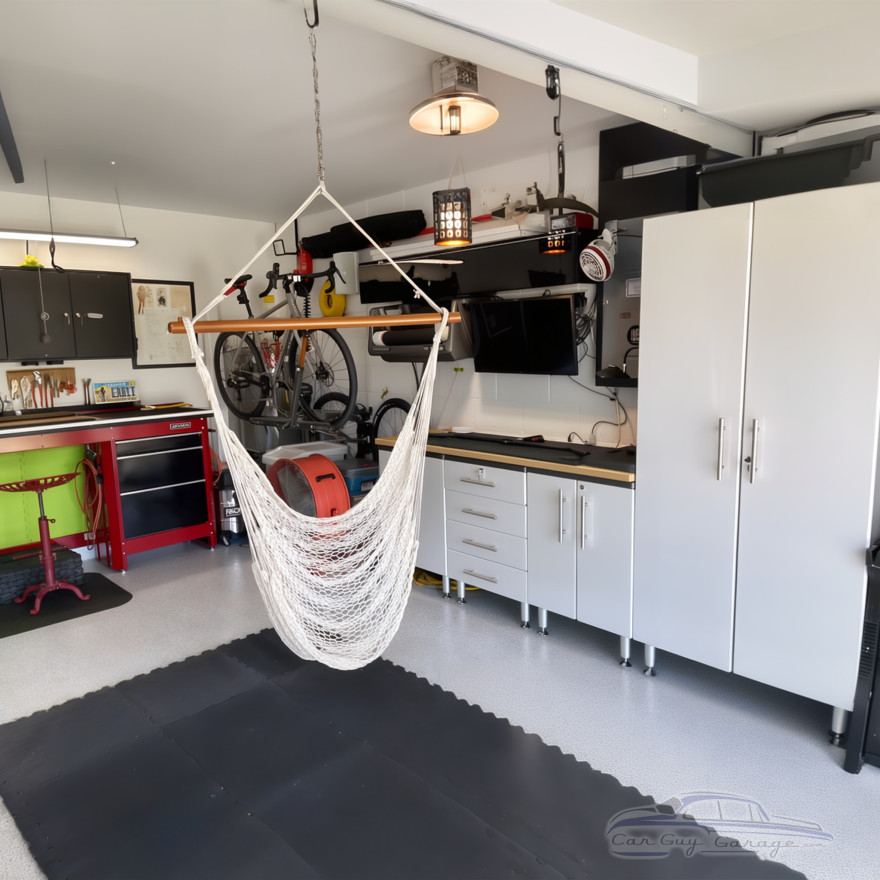 White Modular 5 Piece Set of Garage Cabinets White Modular 5 Piece Set of Garage Cabinets